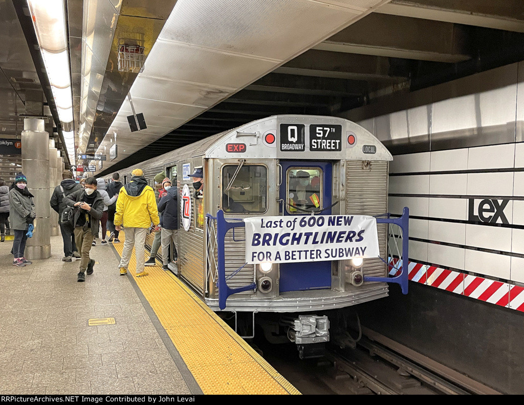 First Excursion of the Day at Lex / 63rd St Sta heading nb